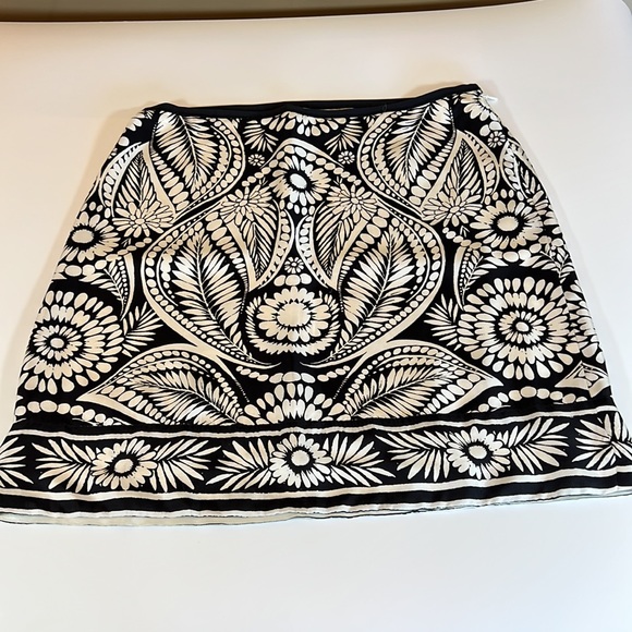 Banana Republic silk black and white skirt size 6 beautiful pattern lined career - Picture 6 of 11
